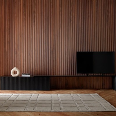 Imagen ambientada mueble tv velasca y alfombra carbón Chicago de Punt Mobles.