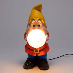 Snooping  Gummy Lamp de Seletti encendida