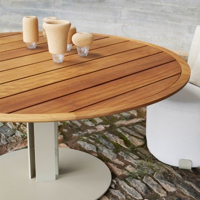 Imagen ambientada detalle mesa de comedor Isla de Gandía Blasco.