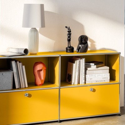 Imagen ambientada Aparador USM Haller mixto cuatro módulos color amarillo oro Imagen ambientada Aparador USM Haller mixto cuatro módulos color amarillo oro