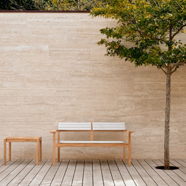 Imagen ambientada AH701 bench con cojines de Carl Hansen