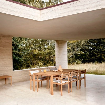 Imagen ambientada comedor exterior serie AH Outdoor de Carl Hansen Imagen ambientada comedor exterior serie AH Outdoor de Carl Hansen
