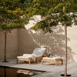 Imagen ambientada tumbona AH604 con cojín outdoor de Carl Hansen