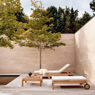 Reposapiés AH604F Carl Hansen ambiente jardín piscina Reposapiés AH604F Carl Hansen ambiente jardín piscina