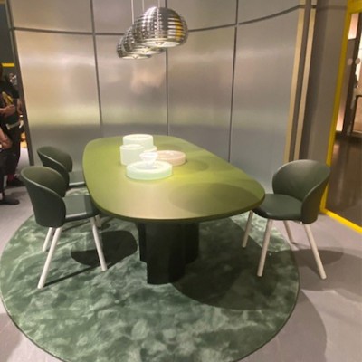 Mesa Bol 2325 Zanotta alga ambientada Mesa Bol 2325 Zanotta alga ambientada