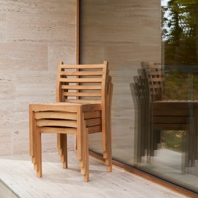 Silla AH501 apilada de Carl Hansen