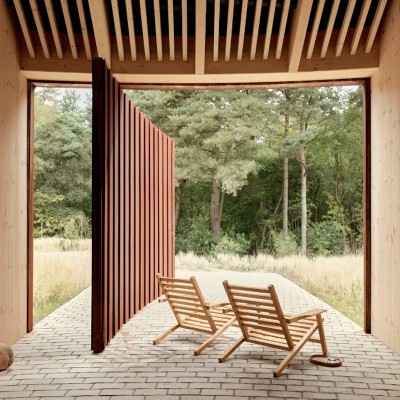 Imagen ambientada AH603 Deck Chair outdoor de Carl Hansen Imagen ambientada AH603 Deck Chair outdoor de Carl Hansen