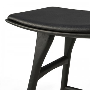 Detalle Taburete Osso negro cuero negro de Ethnicraft