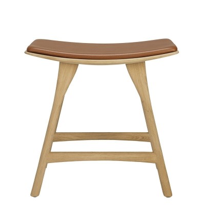 Frente taburete Osso bajo roble asiento cuero cognac de Ethnicraft Frente taburete Osso bajo roble asiento cuero cognac de Ethnicraft