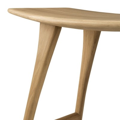 Imagen detalle taburete Osso roble alto de Ethnicraft Imagen detalle taburete Osso roble alto de Ethnicraft
