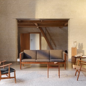 Imagen ambientada salón sofá CH163 de Carl Hansen Imagen ambientada salón sofá CH163 de Carl Hansen