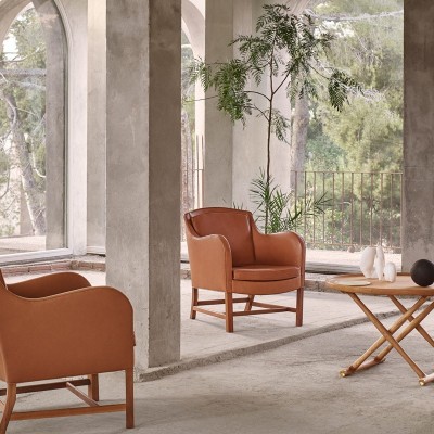 Imagen ambientada mesa auxiliar Egipcia ML10097 nogal aceite de Carl Hansen Imagen ambientada mesa auxiliar Egipcia ML10097 nogal aceite de Carl Hansen