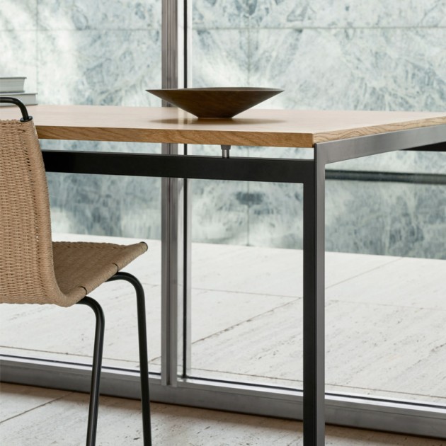 Imagen ambientada detalle PK52 Professor Desk roble aceite de Carl Hansen