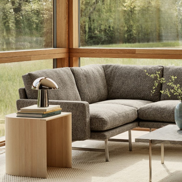 Imagen ambientada Taburet madera de pino de Fritz Hansen