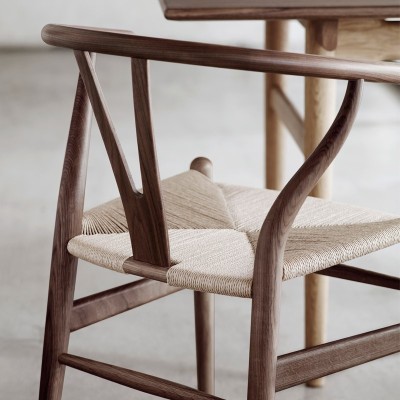 Sedia CH24 Wishbone in noce di Carl Hansen Sedia CH24 Wishbone in noce di Carl Hansen