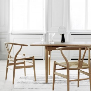 Imagen ambientada comedor Silla CH24 Wishbone roble jabón de Carl Hansen