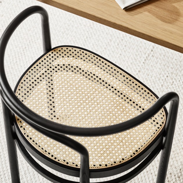 Imagen ambientada detalle asiento Silla PK15 en fresno lacado negro de Fritz Hansen