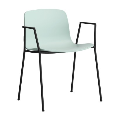 About A Chair AAC18 color dusty mint con pata negra de HAY