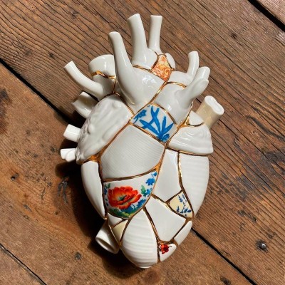 Imagen ambientada Love in Bloom Kintsugi de Seletti