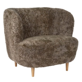 Fauteuil Stay avec pieds en bois en Gubi Fauteuil Stay avec pieds en bois en Gubi