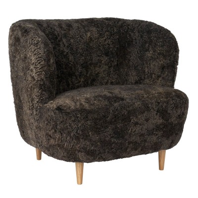 Poltrona Stay con gambe in legno realizzate in Gubi Poltrona Stay con gambe in legno realizzate in Gubi