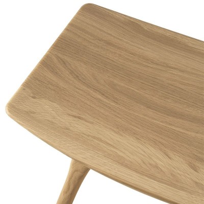 Detalle asiento taburete Osso roble bajo de Ethnicraft Detalle asiento taburete Osso roble bajo de Ethnicraft