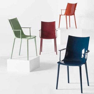 Sedia H.H.H. di Kartell , disegnata da Philippe Starck Sedia H.H.H. di Kartell , disegnata da Philippe Starck