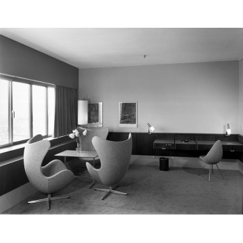 Silla Drop tapizada de Fritz Hansen en Moises Showroom 7 Silla Drop tapizada de Fritz Hansen en Moises Showroom 7