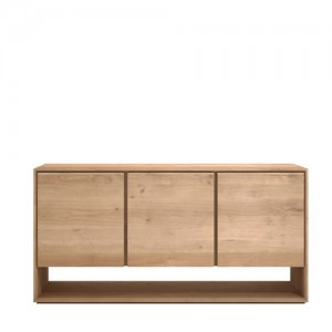 Aparador Nordic de 3 puertas abatibles fabricado en madera de roble natural sin tratar.